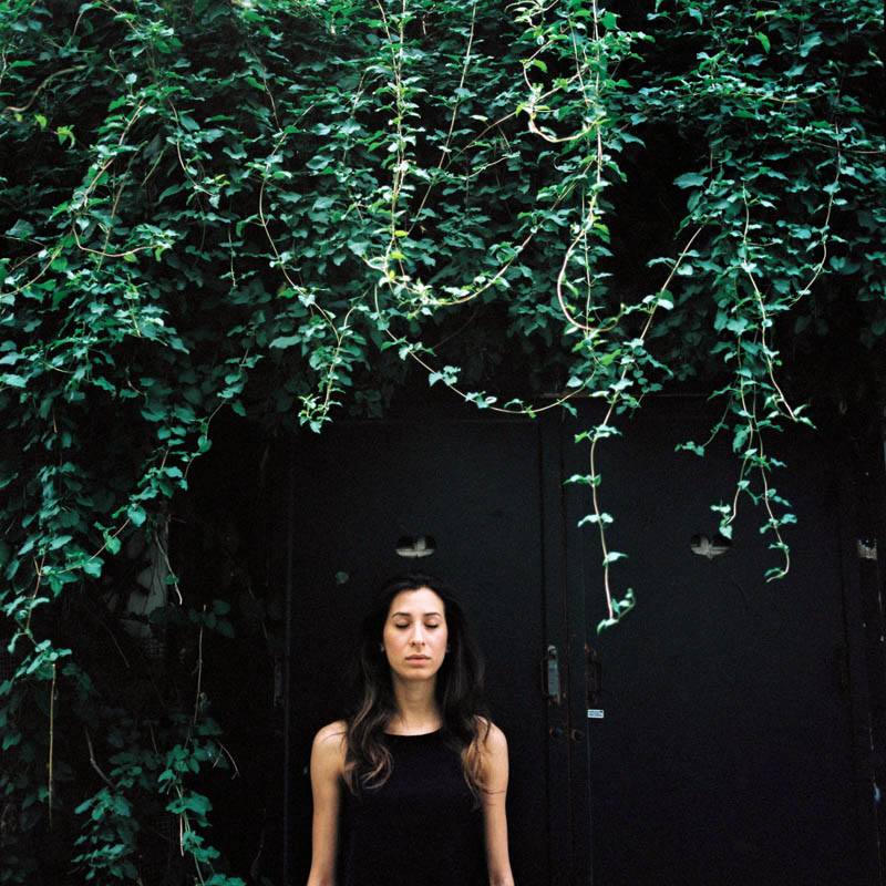 Portrait Gaia à Montmartre - Lika Banshoya - Photographe portrait