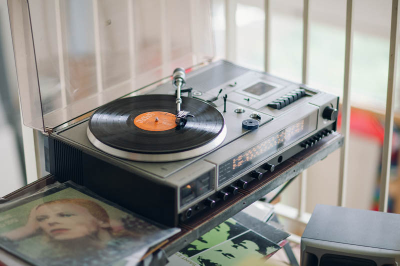 David Bowie on the turntable. Portrait session with the youthful Sunny. Lika Banshoya